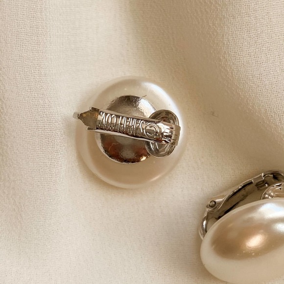 VTG Sarah Cov Ivory Pearl Button Earrings - Picture 5 of 7